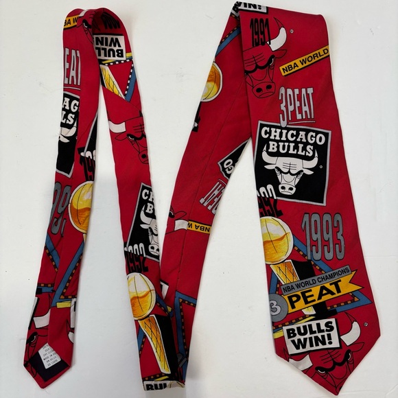 Rm Style Chicago Bulls NBA Red Silk Neck Tie 3 Peat Champions Vintage 1993 USA - Picture 4 of 14